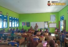 Penyuluhan Tertib Lalu Lintas Dan Kenakalan Remaja Di SMP Negeri 30 Bengkulu Selatan