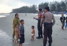 Sambang Dialogis, Patroli Sat Samapta Polresta Bengkulu Imbau Pengunjung Pantai