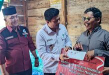 Bentuk Kepedulian Kepada Masyarakat, Bupati Arie Salurkan Bantuan Untuk Keluarga Pra-sejahtera dan Penyandang Disabilitas